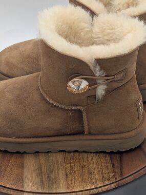 UGG Mini Bailey Button Bling Chestnut Sheepskin Suede Boots Women's Size 10